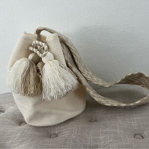 Wayuu Mochila Bag "Tierra Clara" - handwoven boho bag.
